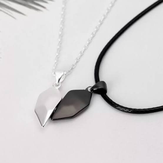 Collar Black & White®