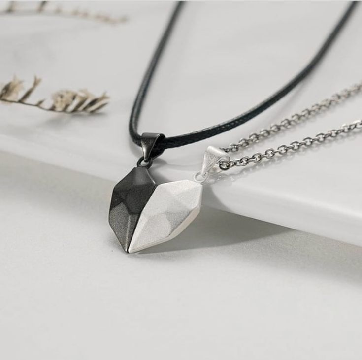 Collar Black & White®